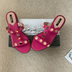 Women’s pink sandals